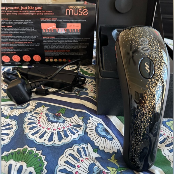 SmoothSkin Muse Intelligent IPL Hair Removal Device & cord in original packaging - Picture 3 of 6